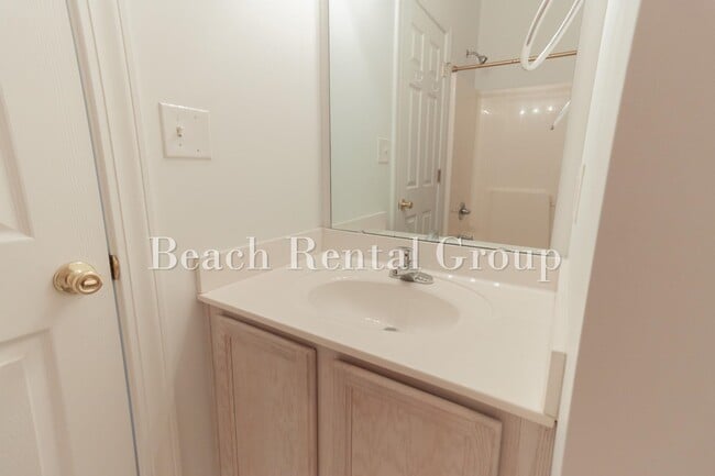 Building Photo - 2029 Silvercrest Dr