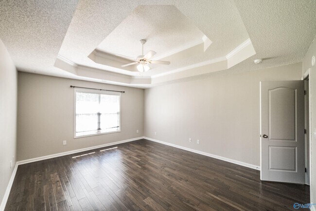 Building Photo - 129 High Noon Ln