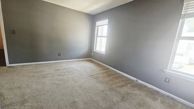 Building Photo - 812 Zircon Ct