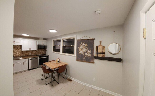 Building Photo - 819 Fatherland St