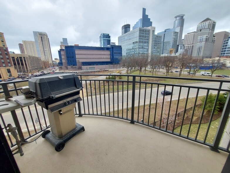 Grill Area/Balcony off Kitchen - 500 E Grant St