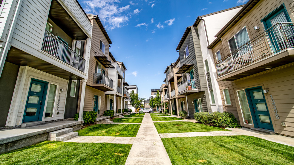 Building Photo - Solameer Townhomes