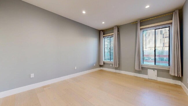 Building Photo - Remodeled 2 Bedroom | 1.5 Bathroom | Spaci...