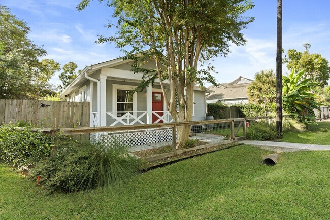 Building Photo - 724 E 21st St