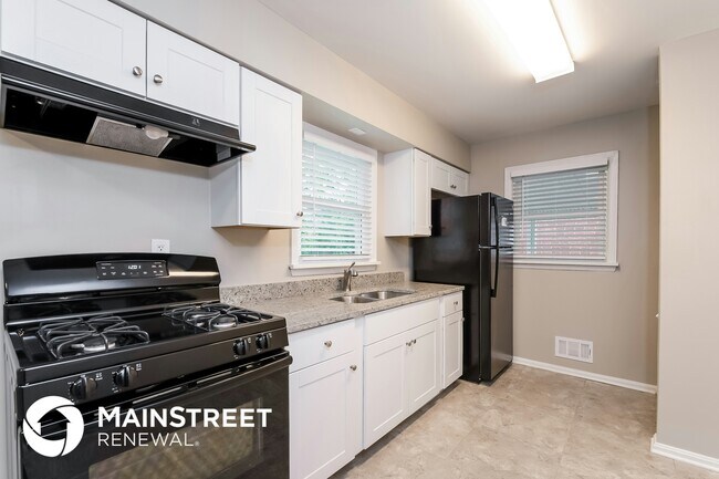 Building Photo - 4325 Bayberry Dr