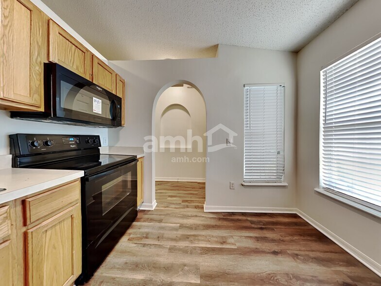 Building Photo - 3097 Rogers Ave