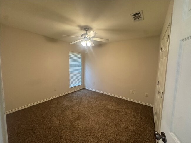 Building Photo - 205 Rugen Ln