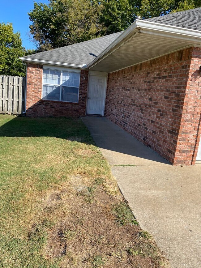 Building Photo - 142-144 Northaven