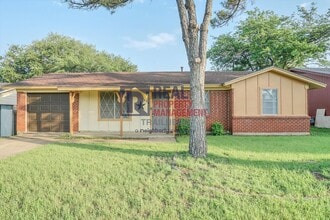 Building Photo - Inviting Home with Pool in Established Cleburne Neighborhood