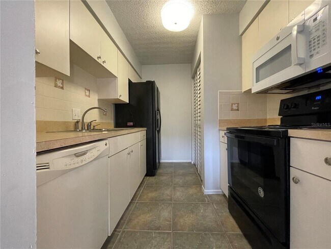Building Photo - 5503 Pokeweed Ct