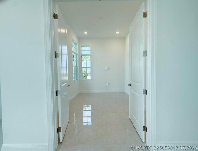 Building Photo - 5066 Lido Key Ln