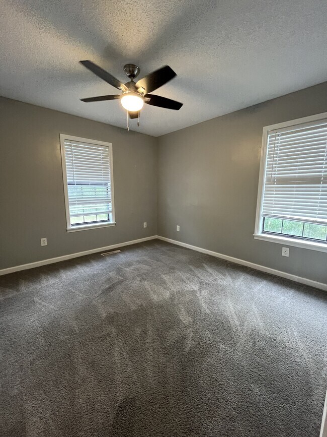 Building Photo - 261 Becks Ln