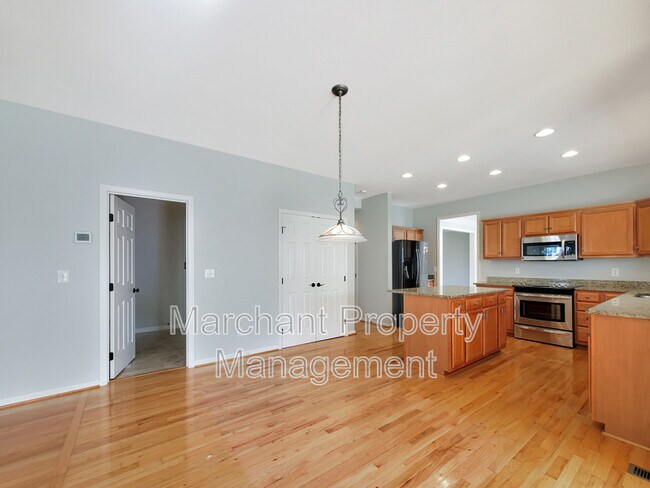 Building Photo - 15 Silverthorn Ct