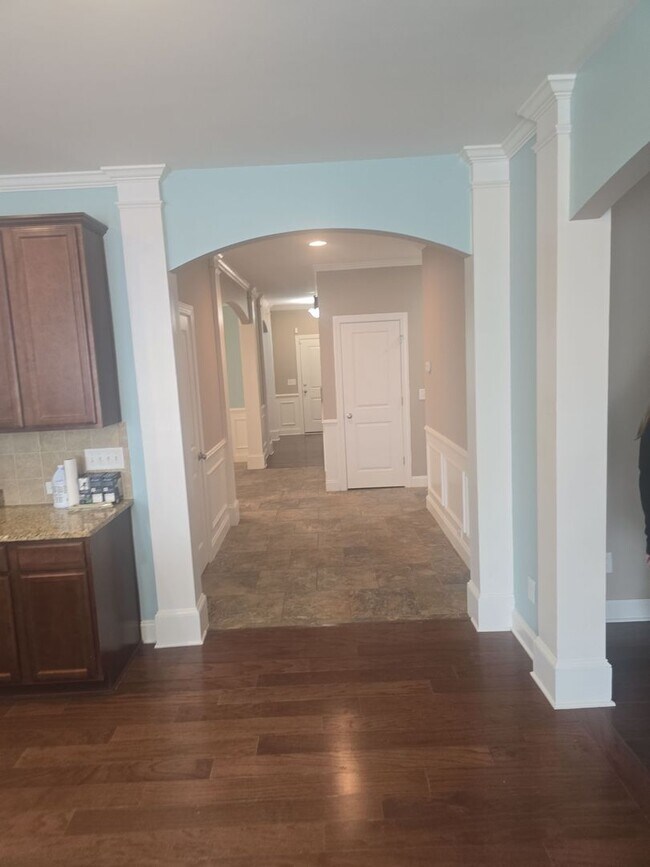 Building Photo - The Manors at White Knoll