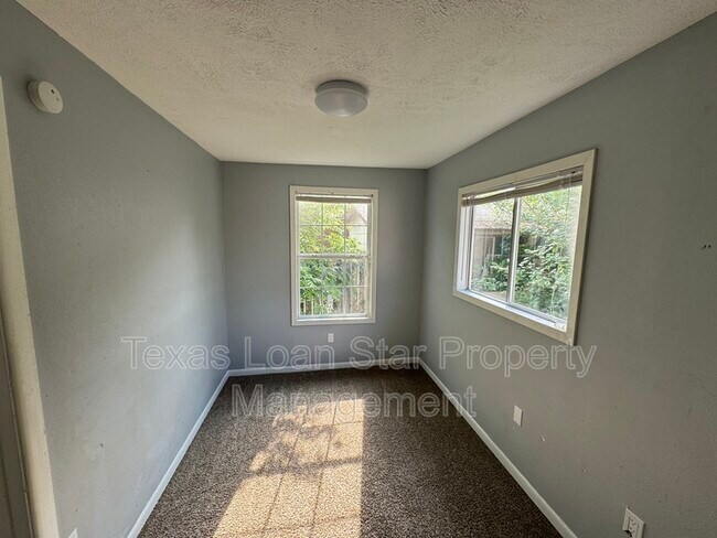 Building Photo - 509 Stimpson St