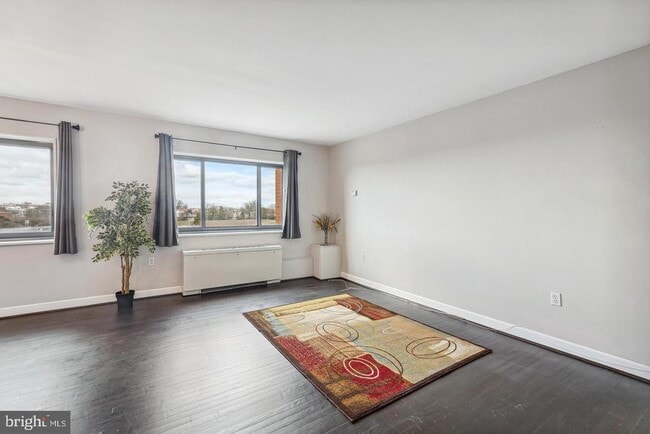 Building Photo - 1300 S Arlington Ridge Rd