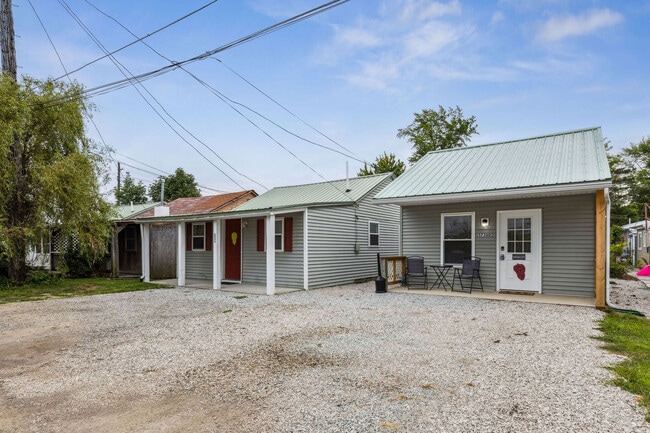 Building Photo - 5736 Lake Rd E