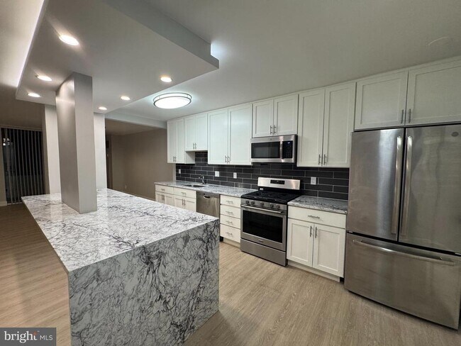 Building Photo - 5101 RIVER Rd