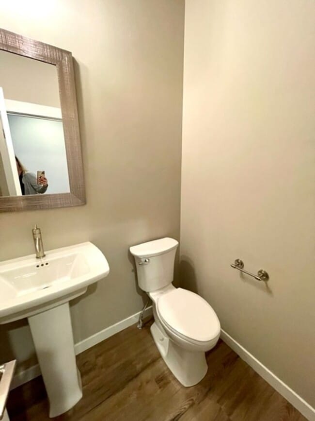 Building Photo - Jennifer Triplex - 61525-JENN-00