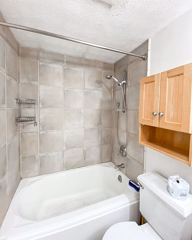 Building Photo - Charming 2-Level, 3 Bedroom 2 Bathroom Hom...