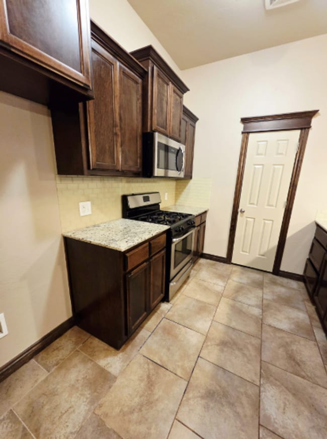 Building Photo - WELCOME HOME!!!