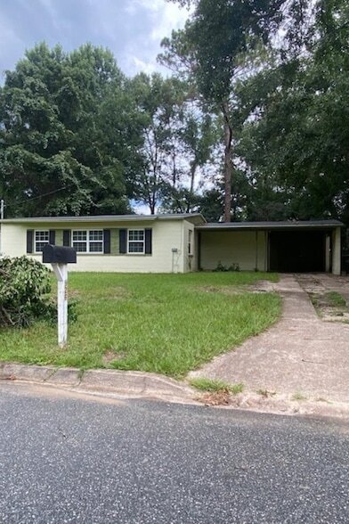 Building Photo - 926 Apache St
