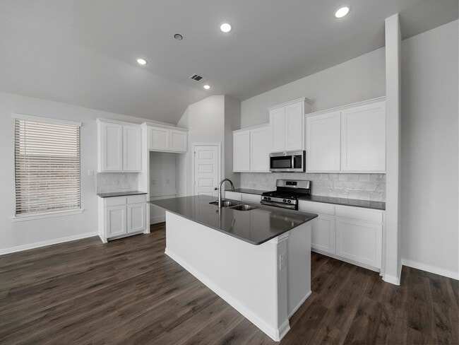 Building Photo - Almost New, Modern Look 4 Bed 3 Bath House in Van Alstyne Available Now!