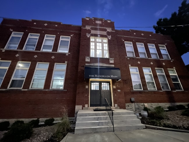 Building Photo - Manors on Main