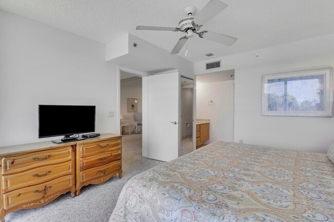 Building Photo - 401 S Seas Dr
