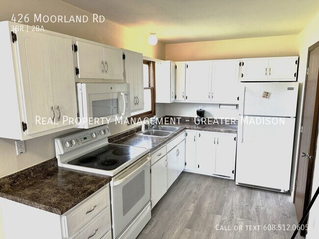 Building Photo - 3 bedroom duplex on Madison's south side w...