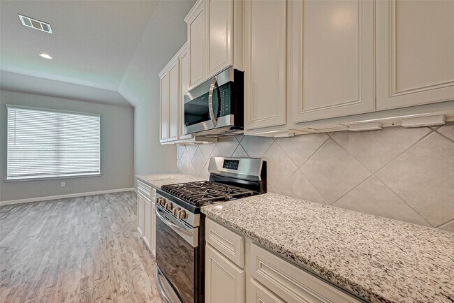 Building Photo - 14111 Lake Lodge Dr