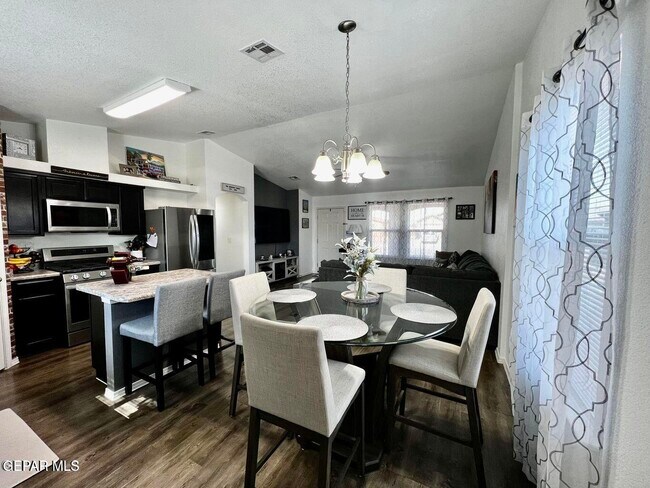 Building Photo - 749 Villa Romero Dr