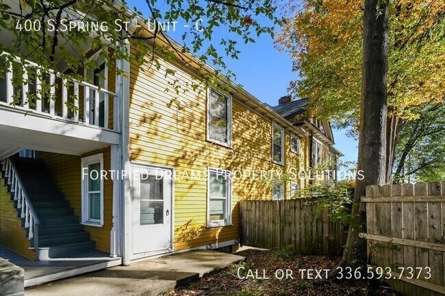 Building Photo - 400 S.Spring St - Unit-C