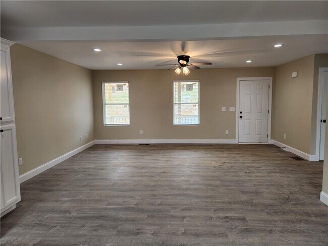 Building Photo - 280 Grand Oak Ln