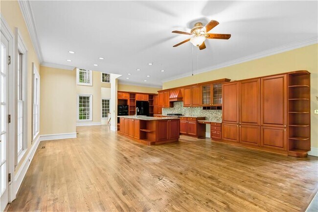 Building Photo - 430 W Wesley Rd NW