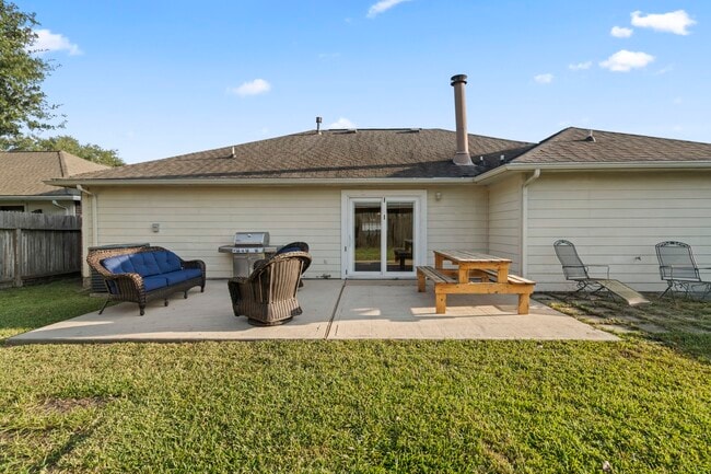 Building Photo - 7226 Buchanan Dr