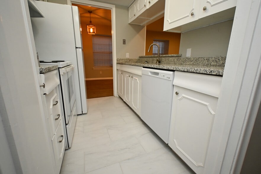 Kitchen - 3730 Fairfield Ave