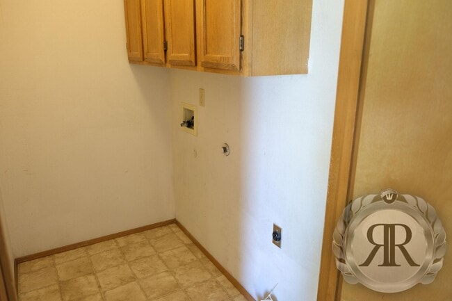 Building Photo - West Valley 2 Bedroom, 1 Bath Duplex
