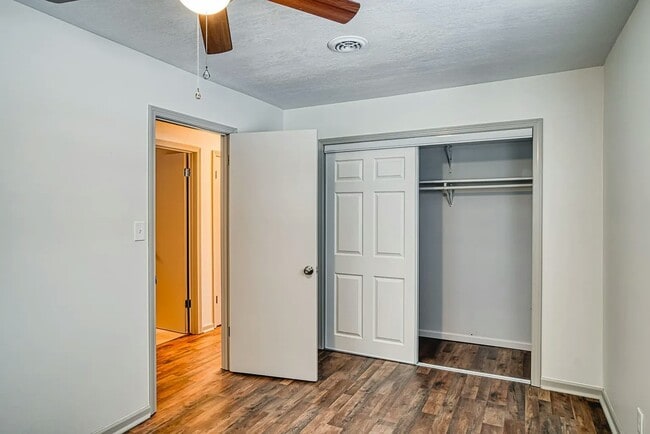 Building Photo - 2423 S 51st Ct