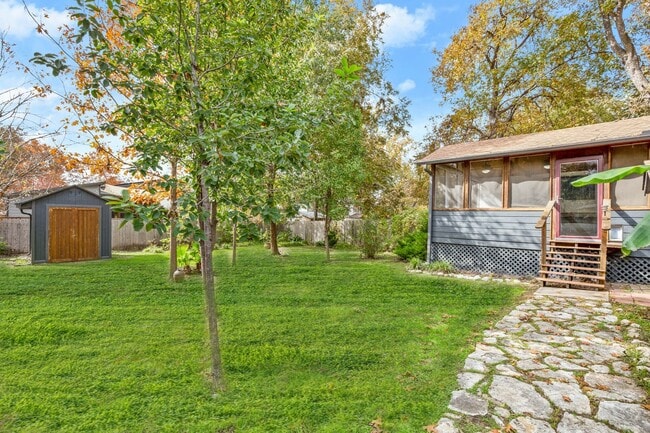 Building Photo - 1207 Romeria Dr