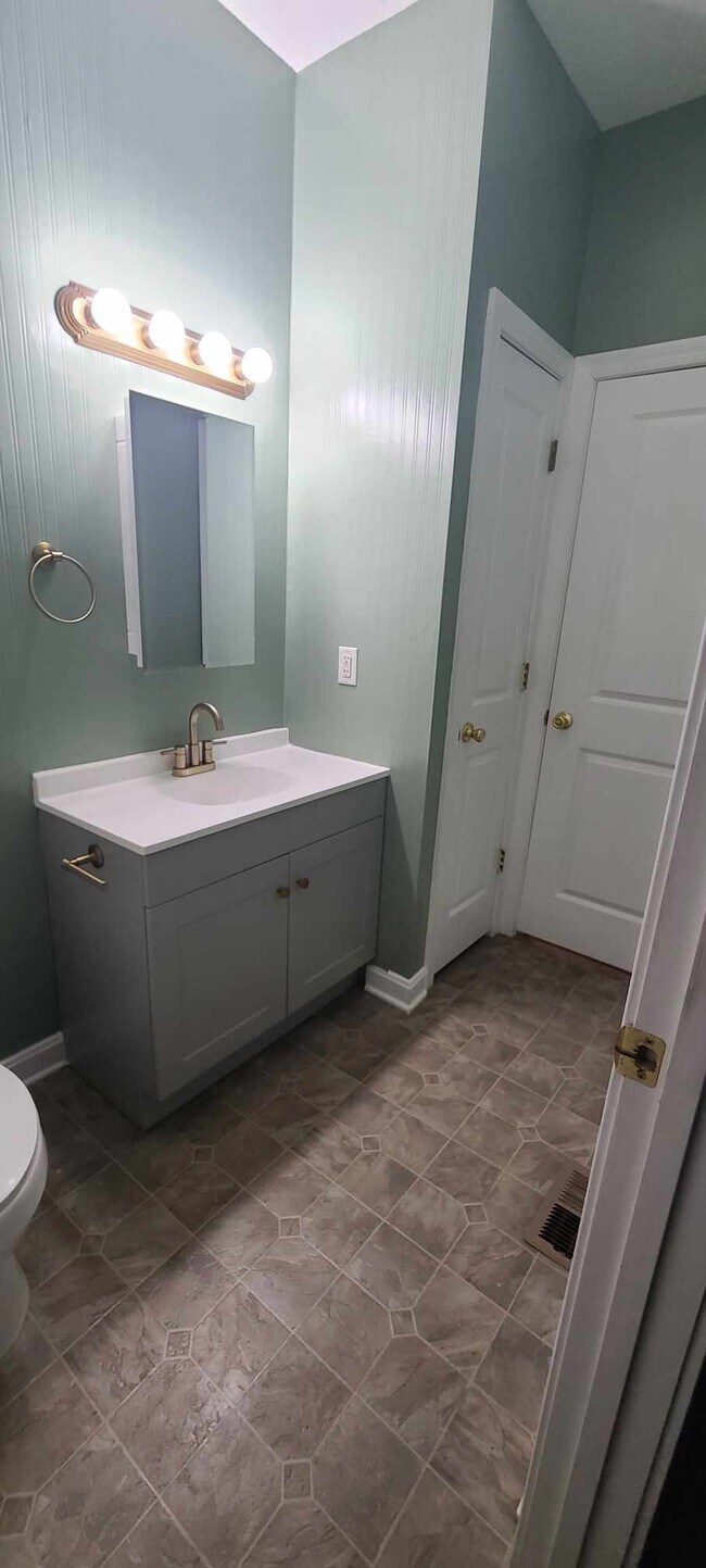 Building Photo - 549 N Belmont Ave