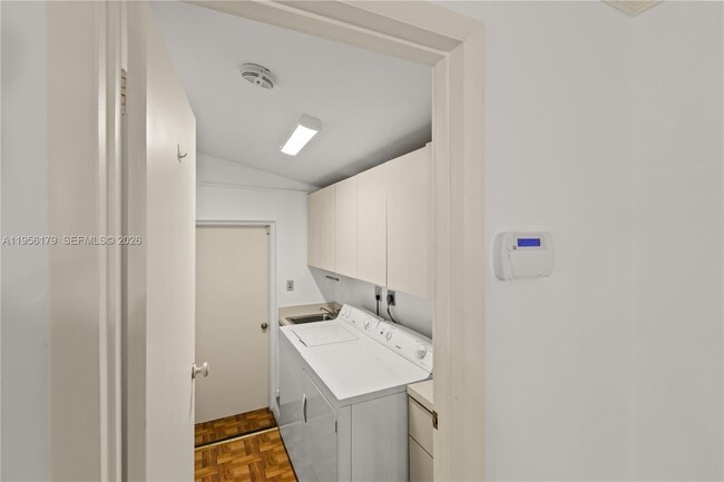 Building Photo - 736 Alhambra Cir