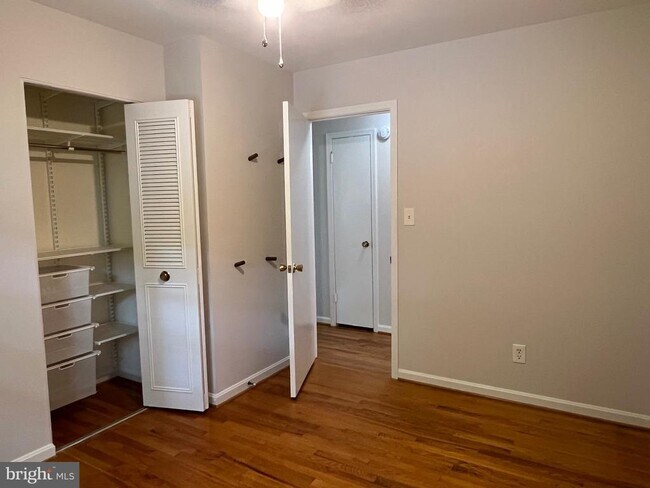 Building Photo - 8711 Braeburn Dr