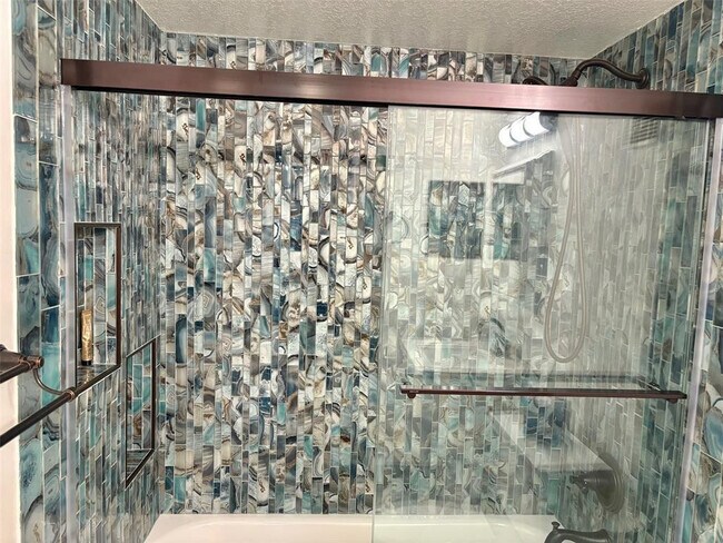 Building Photo - 2112 S Cypress Bend Dr