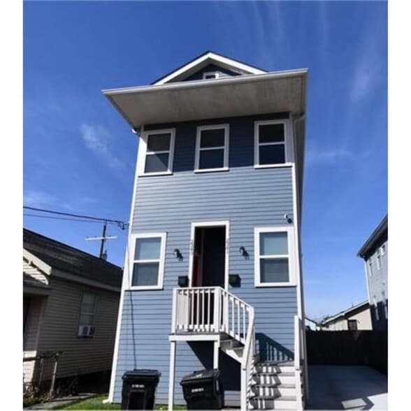 Primary Photo - 2341 S Roman St