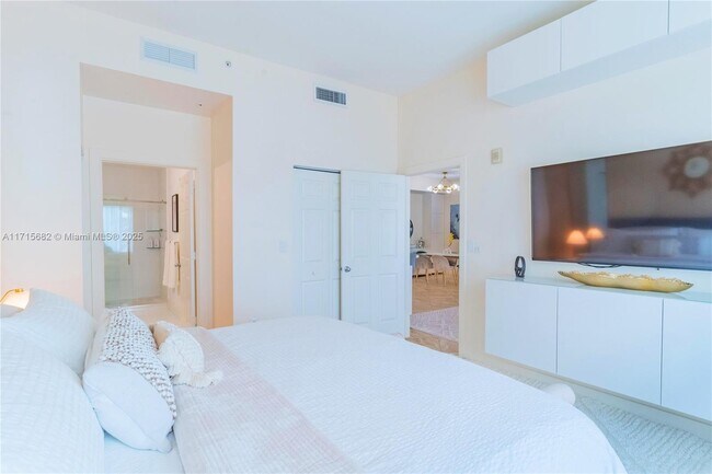 Building Photo - 802 W Windward Way