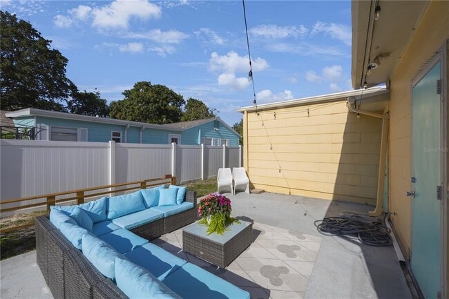 Building Photo - 702 Gray St S