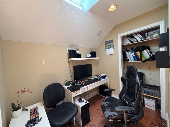 Building Photo - 596 Pettis Ave