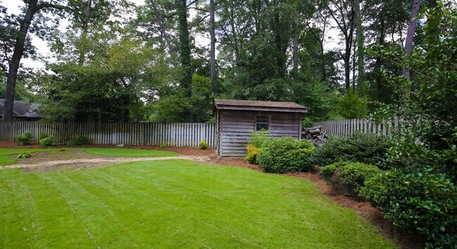 Building Photo - 3-Bedroom 3-Bath Executive Home in Mountain Brook