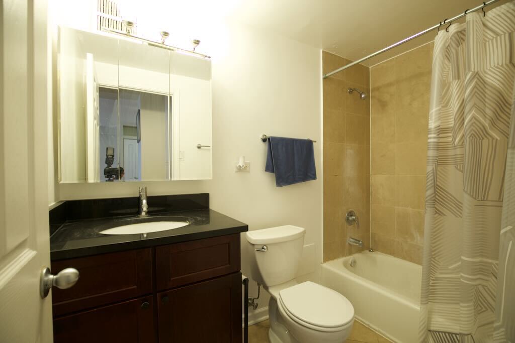 Building Photo - 4180 N Marine Dr